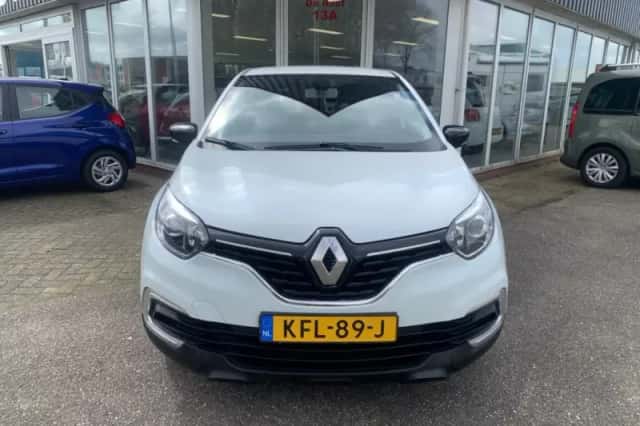 Renault Captur (2019) thumbnail 3