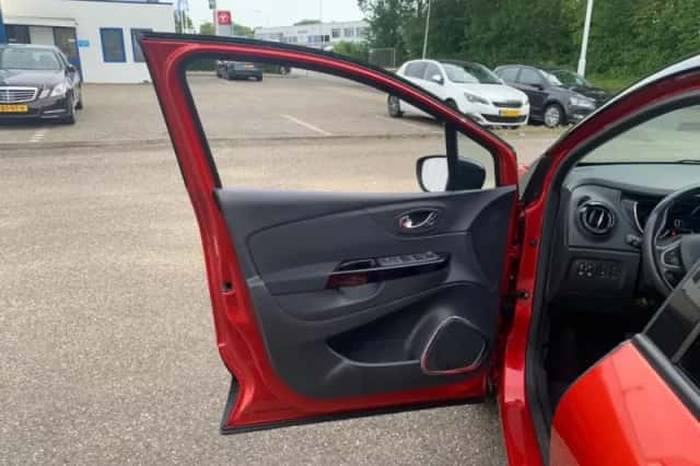 Renault Captur (2016) thumbnail 5