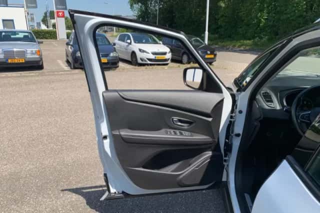 Renault Scénic (2017) thumbnail 5