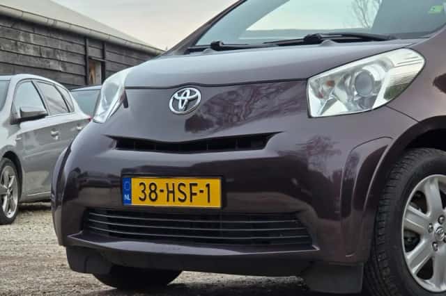 Toyota iQ (2009) thumbnail 2