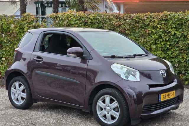 Toyota iQ (2009) thumbnail 3