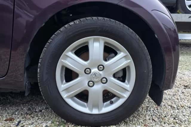Toyota iQ (2009) thumbnail 6