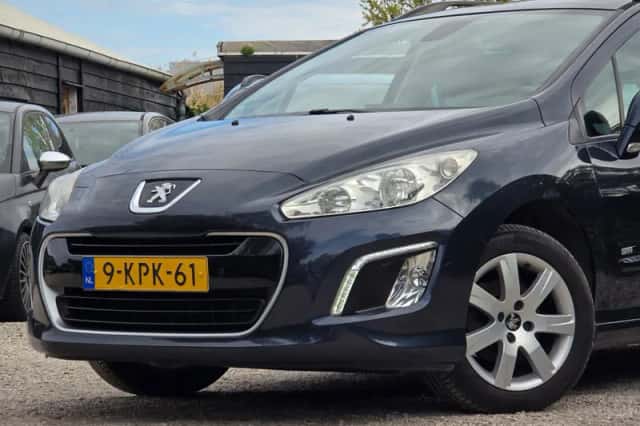Peugeot 308 (2013) thumbnail 2