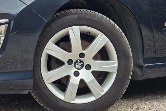 Peugeot 308 (2013) thumbnail 3