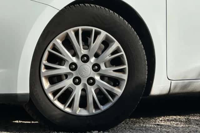 Kia Ceed (2012) thumbnail 3