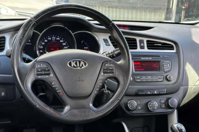 Kia Ceed (2012) thumbnail 6