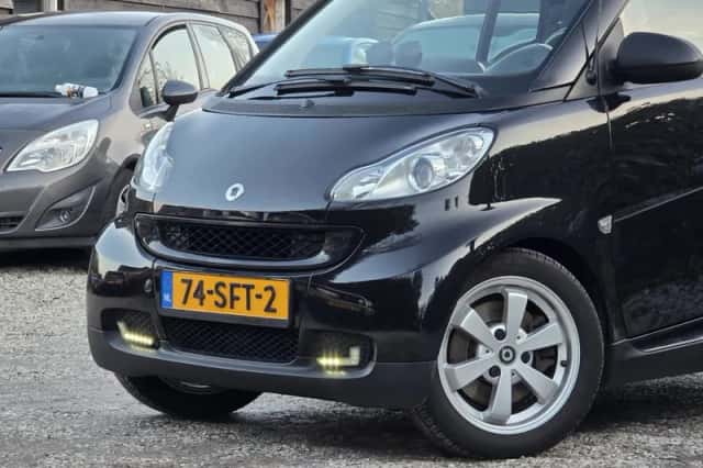 Smart ForTwo (2011) thumbnail 2