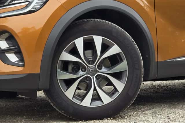 Renault Captur (2020) thumbnail 3