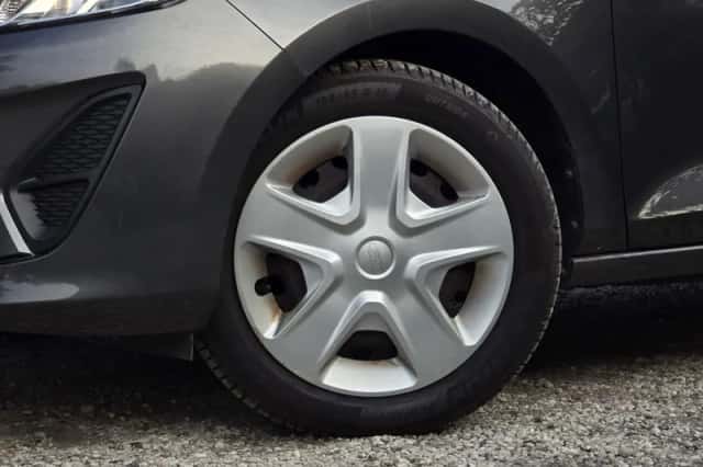 Ford Fiesta (2017) thumbnail 3