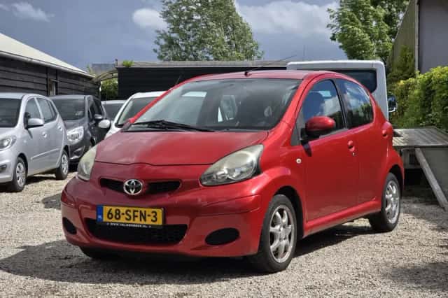 Toyota Aygo (2011) thumbnail 1