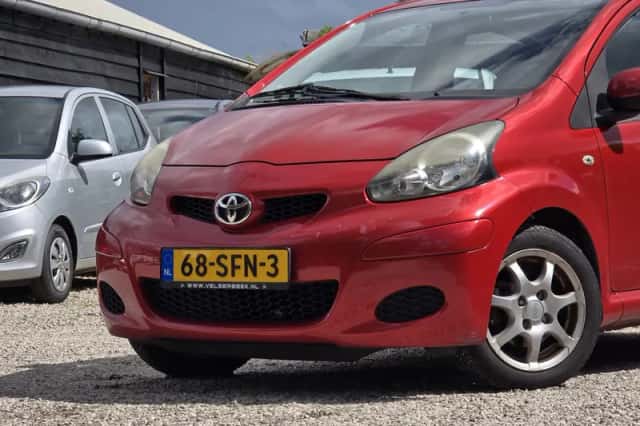 Toyota Aygo (2011) thumbnail 2