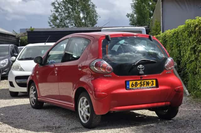 Toyota Aygo (2011) thumbnail 4