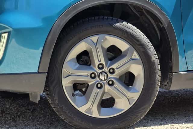 Suzuki Vitara (2016) thumbnail 3