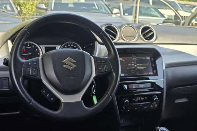 Suzuki Vitara (2016) thumbnail 6