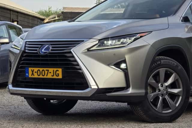 Lexus RX (2018) thumbnail 2