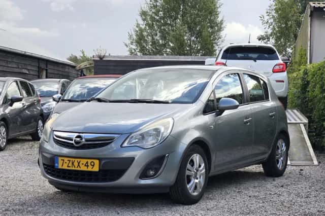 Opel Corsa (2012) thumbnail 1