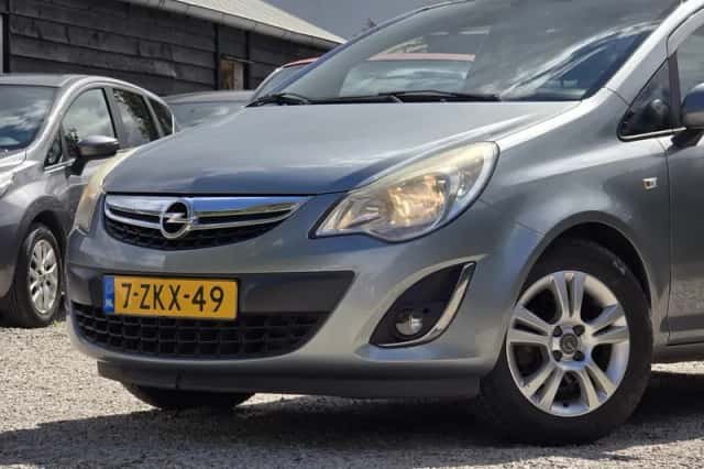 Opel Corsa (2012) thumbnail 2