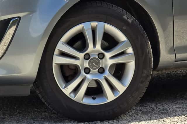 Opel Corsa (2012) thumbnail 3