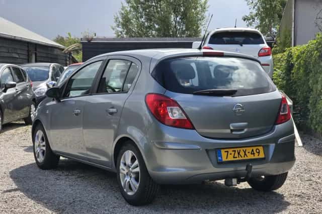 Opel Corsa (2012) thumbnail 4