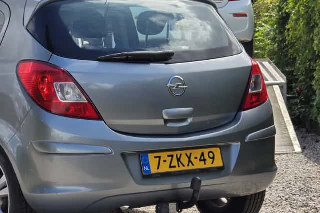 Opel Corsa (2012) thumbnail 5