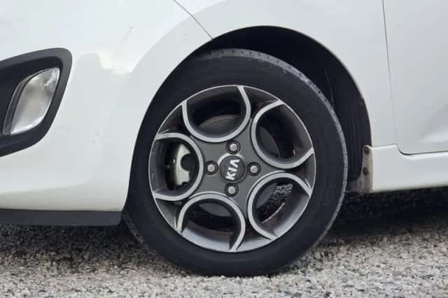 Kia Picanto (2013) thumbnail 3