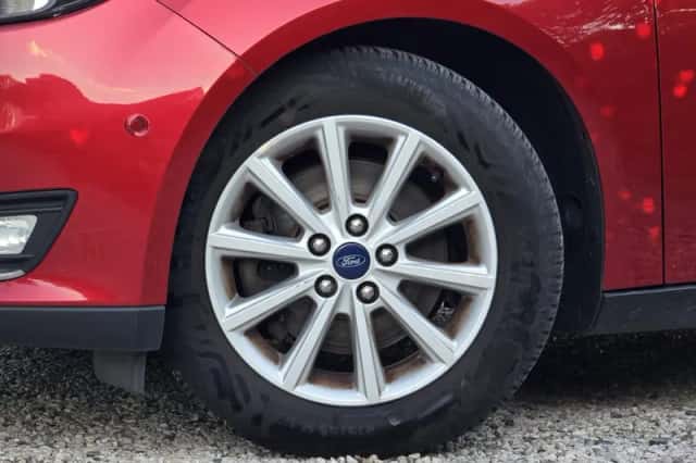 Ford Focus (2016) thumbnail 3
