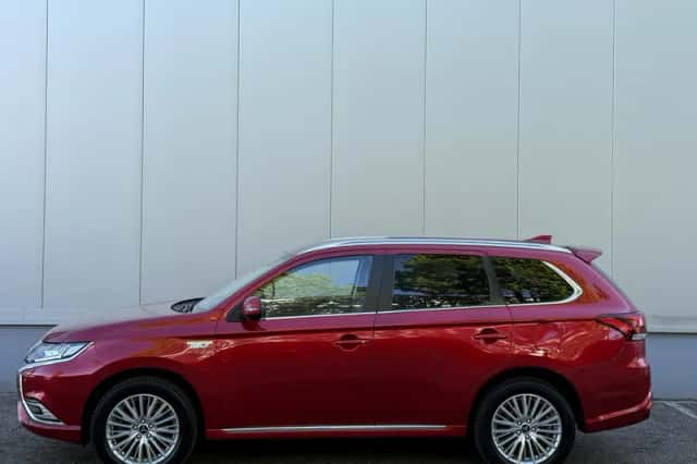 Mitsubishi Outlander (2020) thumbnail 2