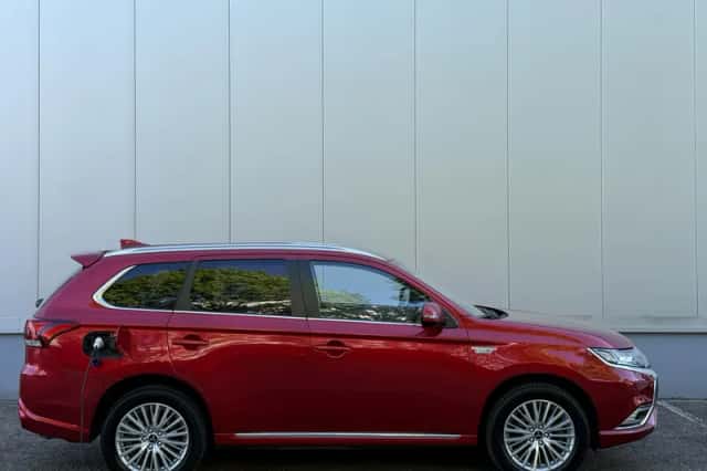Mitsubishi Outlander (2020) thumbnail 3