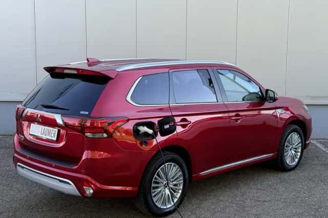 Mitsubishi Outlander (2020) thumbnail 5