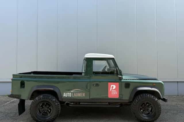 Land Rover Defender (2004) thumbnail 2