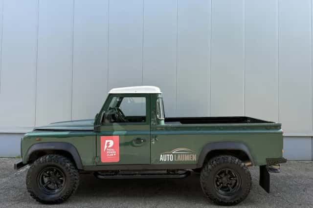 Land Rover Defender (2004) thumbnail 3