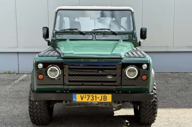 Land Rover Defender (2004) thumbnail 4