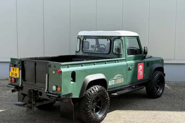 Land Rover Defender (2004) thumbnail 5