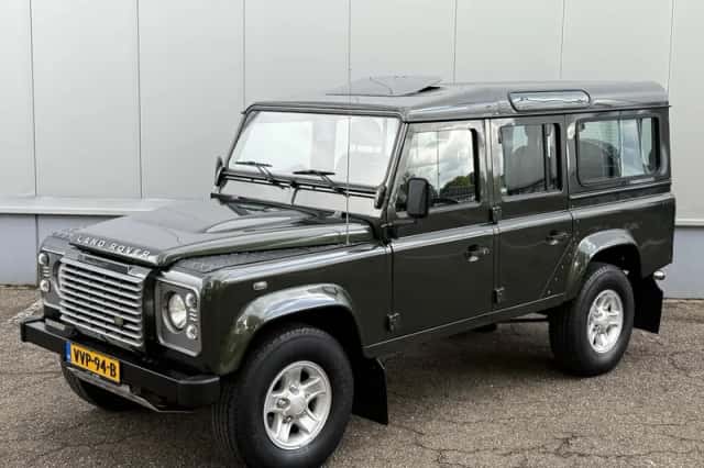 Land Rover Defender (2008) thumbnail 1