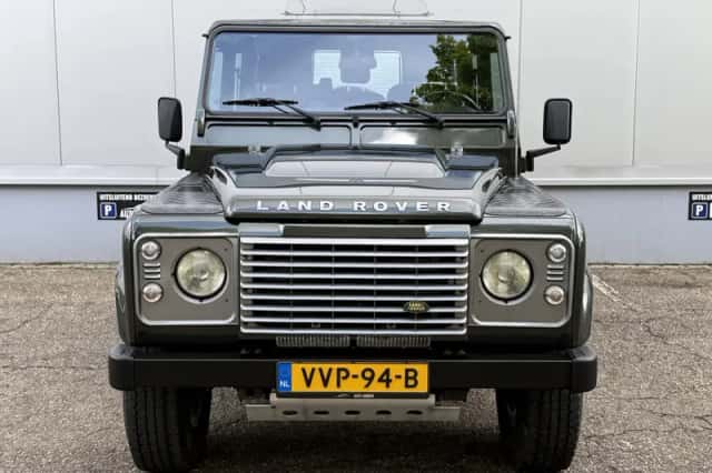 Land Rover Defender (2008) thumbnail 4