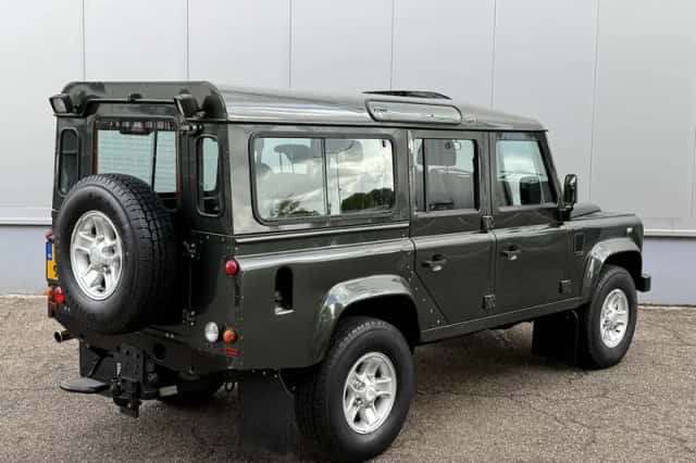 Land Rover Defender (2008) thumbnail 5