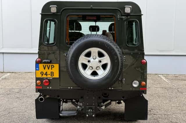 Land Rover Defender (2008) thumbnail 6