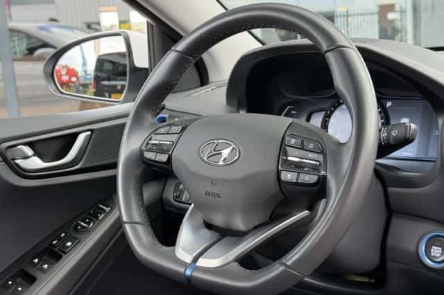 Hyundai Ioniq (2016) thumbnail 3