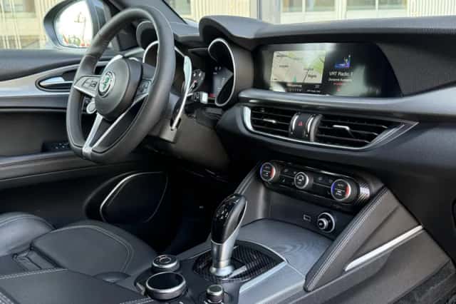 Alfa Romeo Stelvio (2019) thumbnail 2