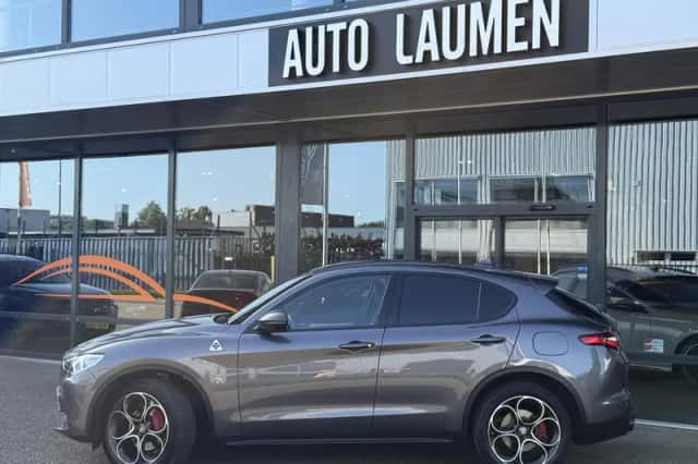 Alfa Romeo Stelvio (2019) thumbnail 4