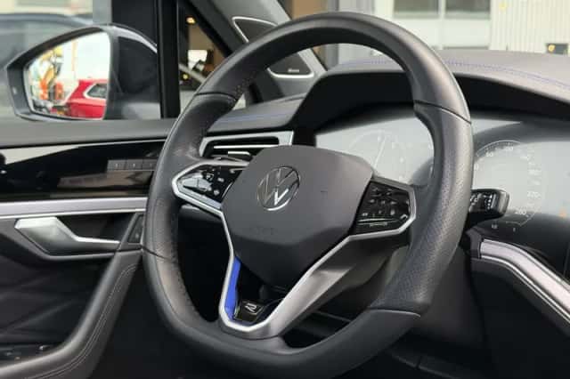 Volkswagen Touareg (2023) thumbnail 2