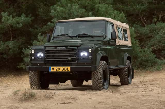 Land Rover Defender (1999) thumbnail 2