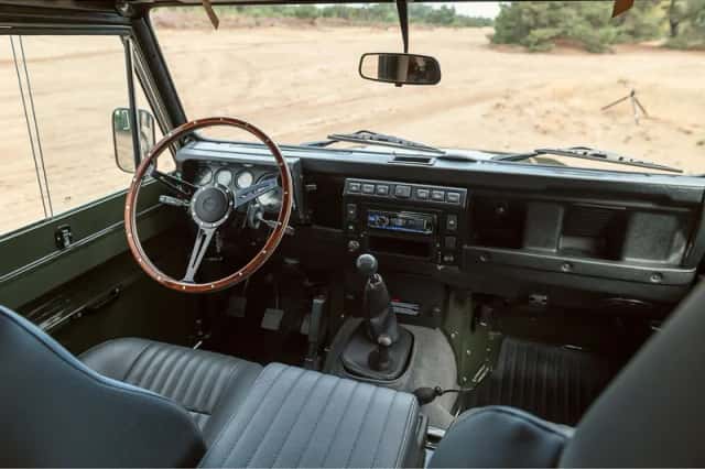 Land Rover Defender (1999) thumbnail 4