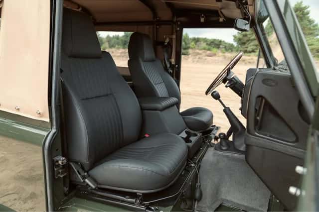 Land Rover Defender (1999) thumbnail 6
