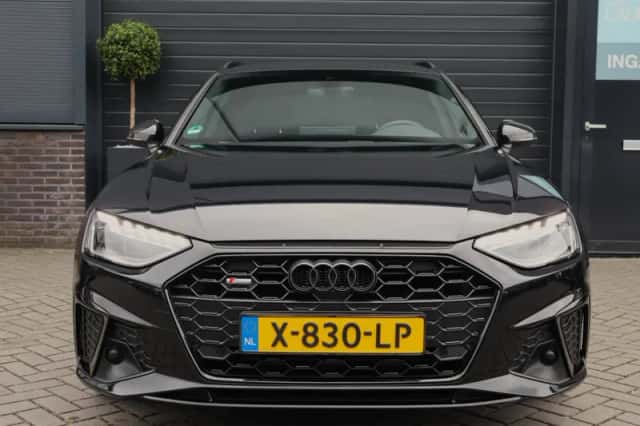 Audi A4 (2023) thumbnail 3