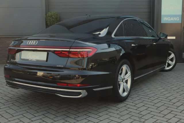 Audi A8 (2022) thumbnail 2