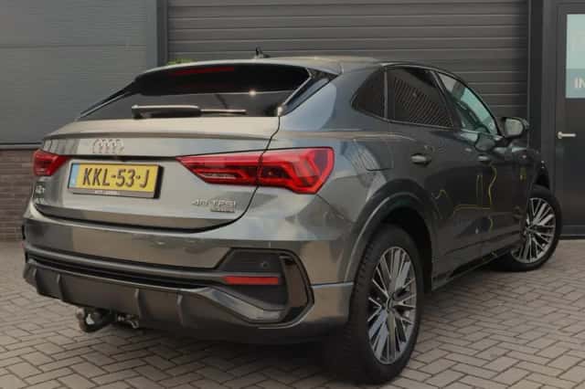 Audi Q3 (2022) thumbnail 2