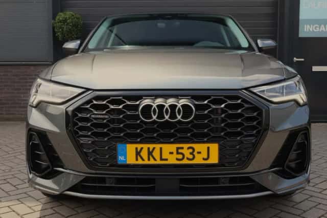Audi Q3 (2022) thumbnail 3