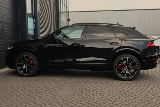 Audi Q8 (2022) thumbnail 5