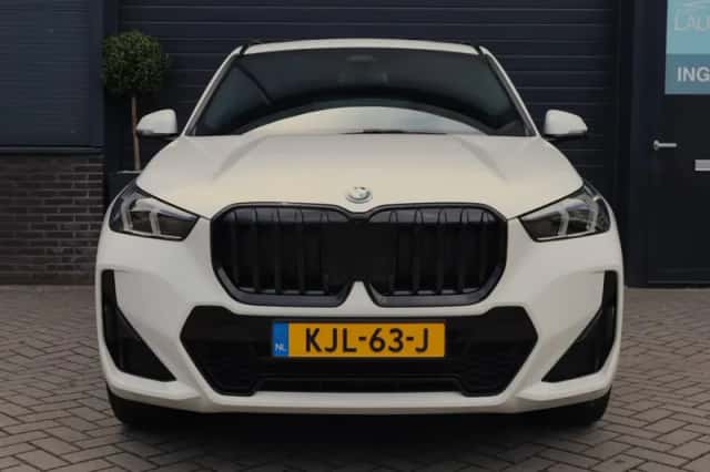 BMW X1 (2023) thumbnail 3